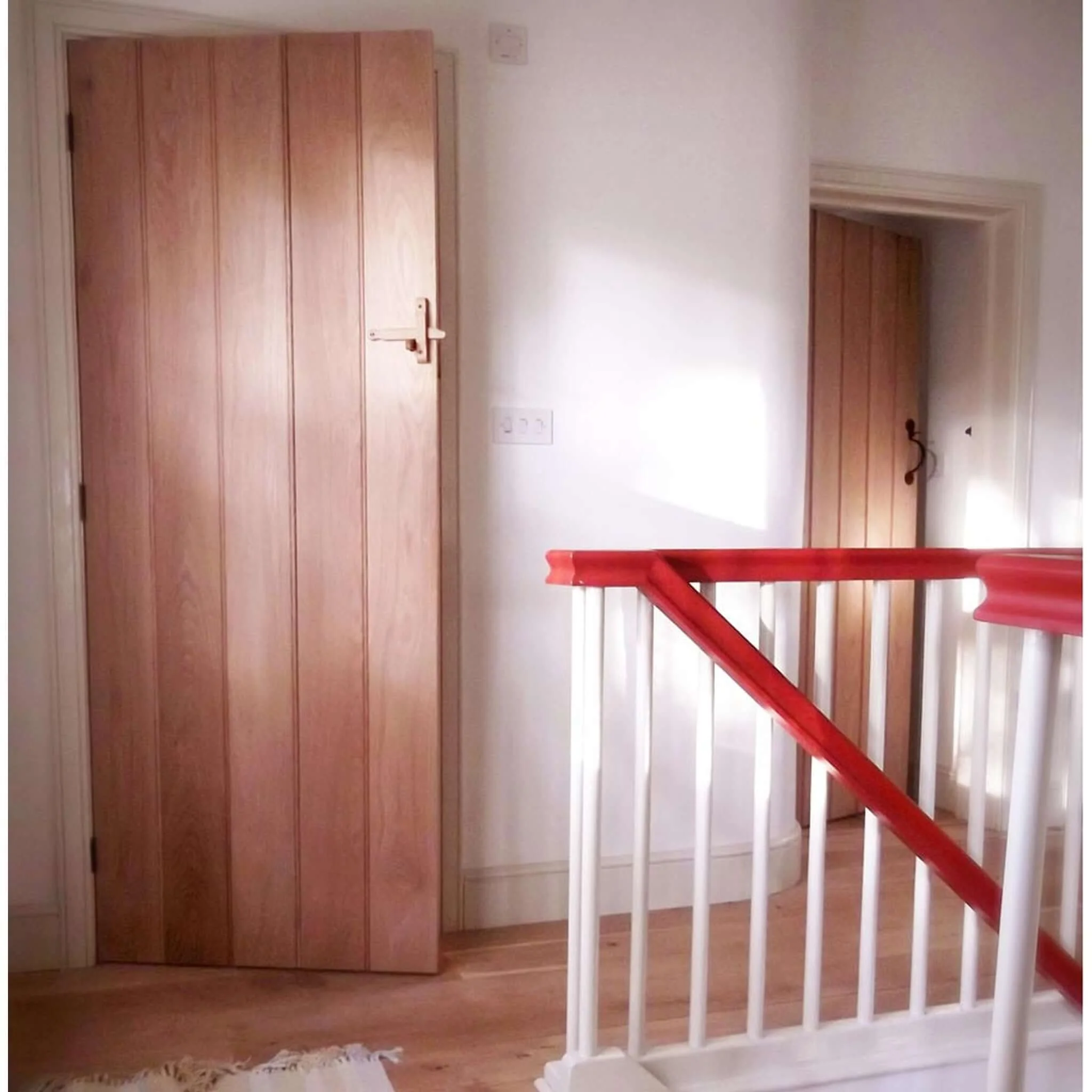 Ledged Barn 'Hidden Fixings' Solid Oak Door - Image 4