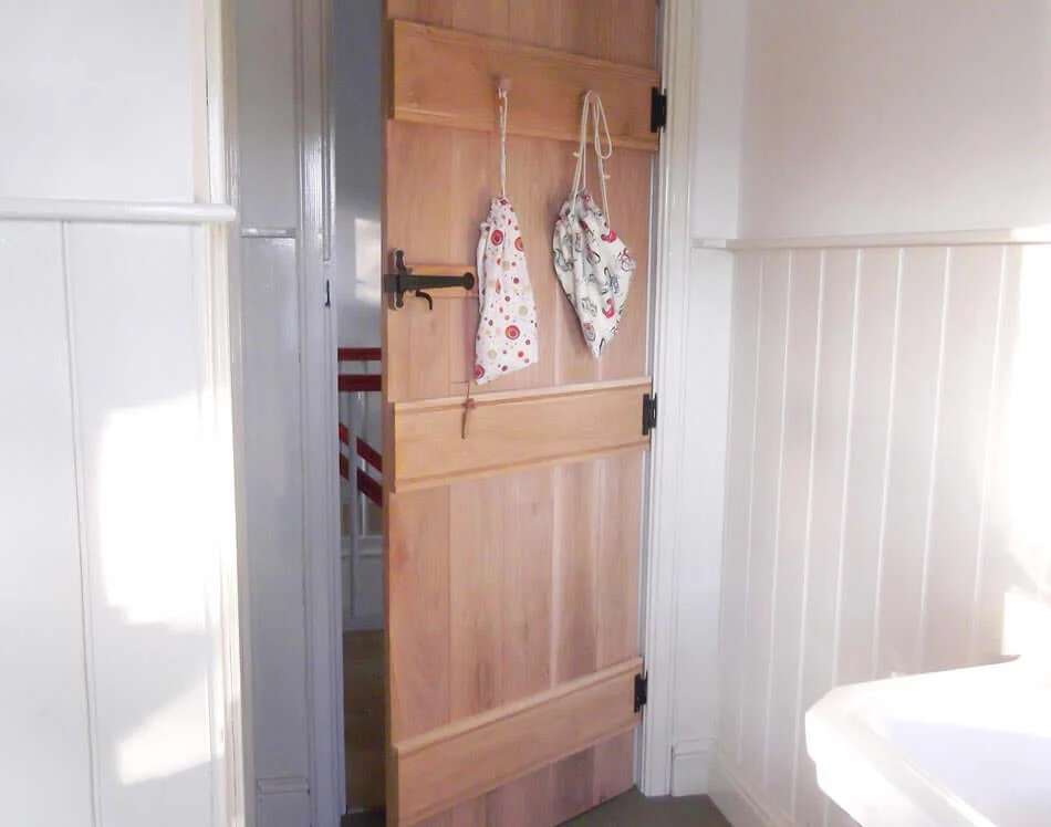 Ledged Barn 'Hidden Fixings' Solid Oak Door - Image 6